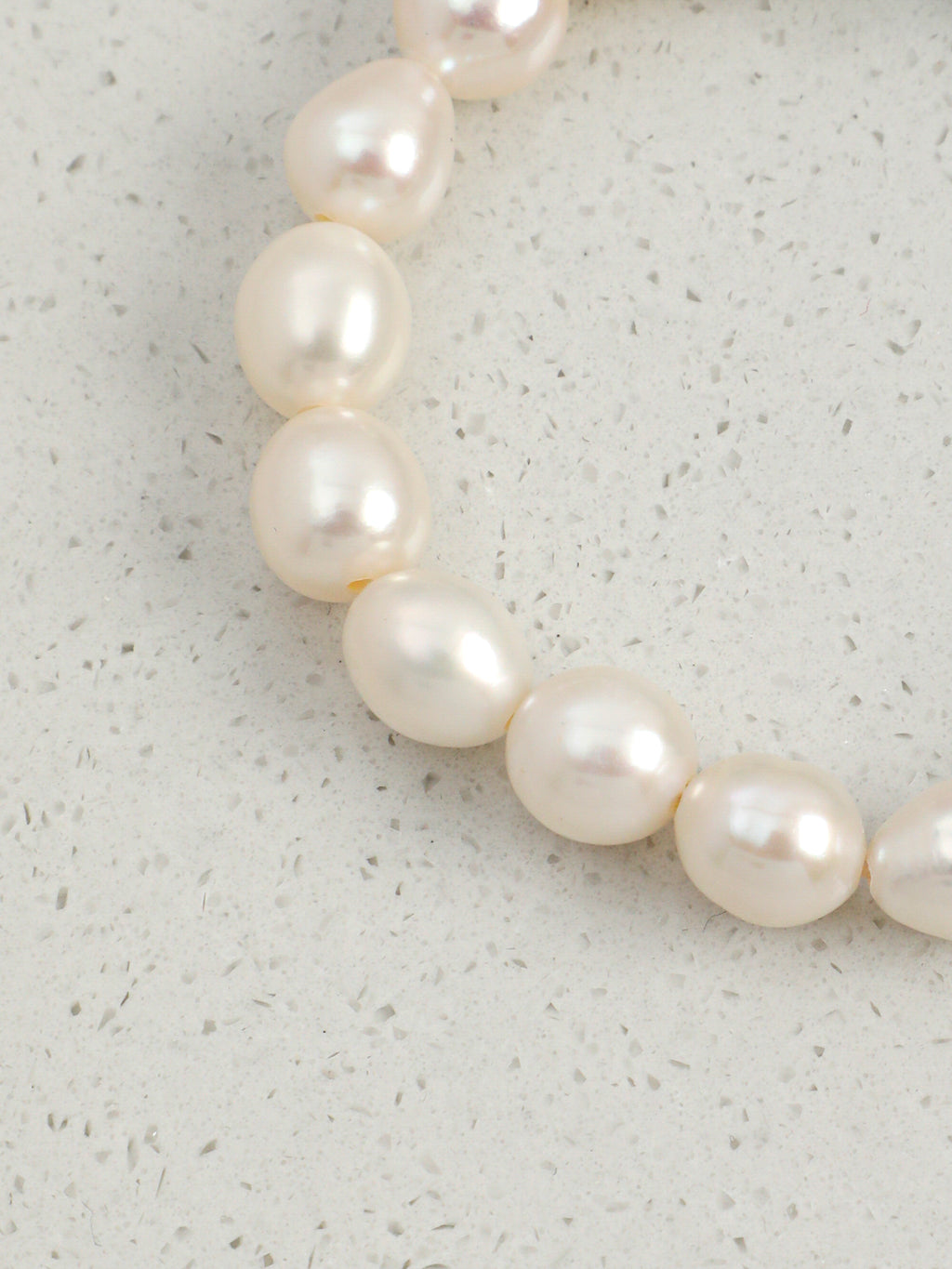 SENLORE Blue Ocean Pearl Bracelet – Lifestyle Shot