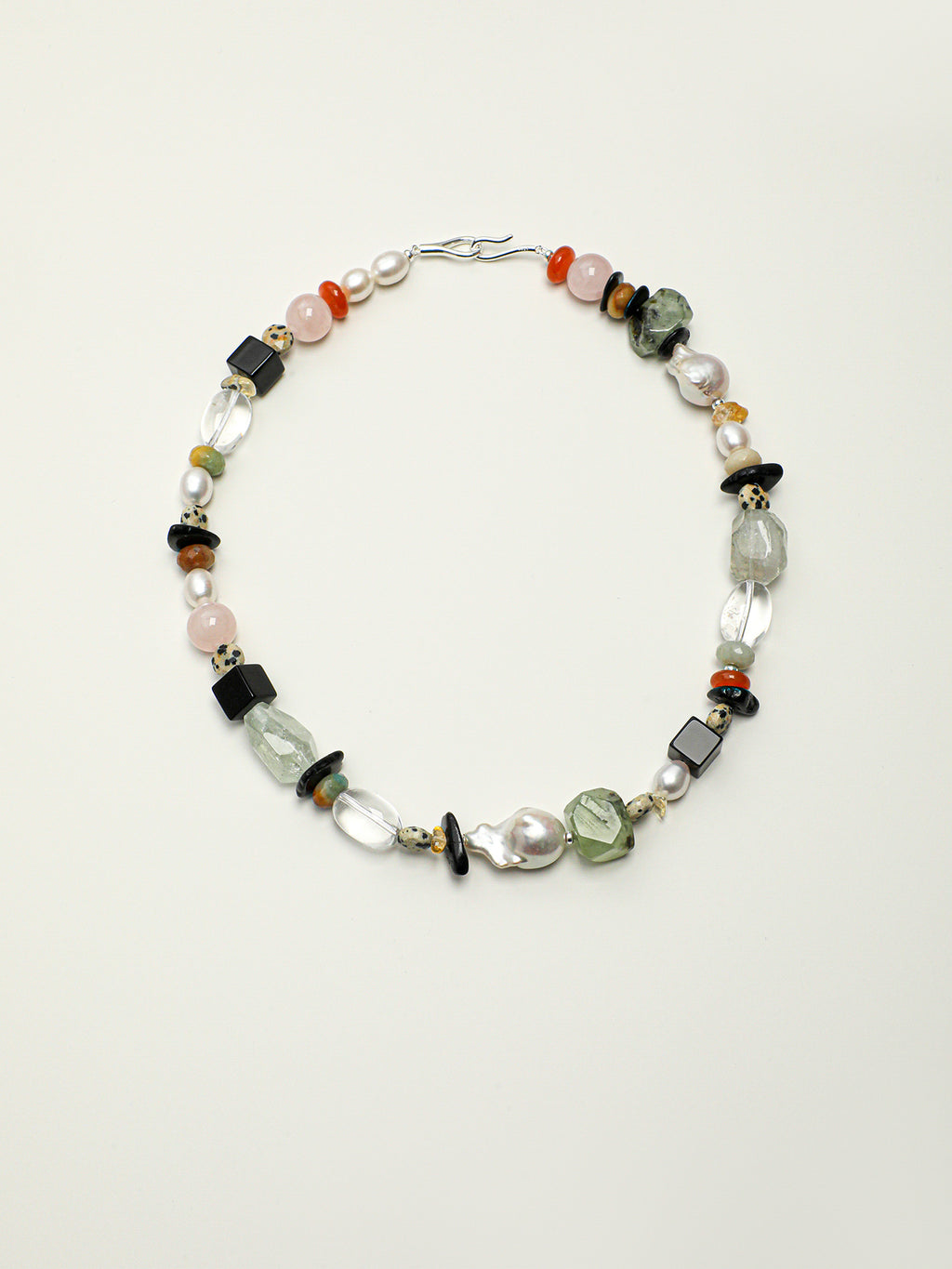 SENLORE Colorful Natural Baroque Crystal Necklace – Detail Close-up