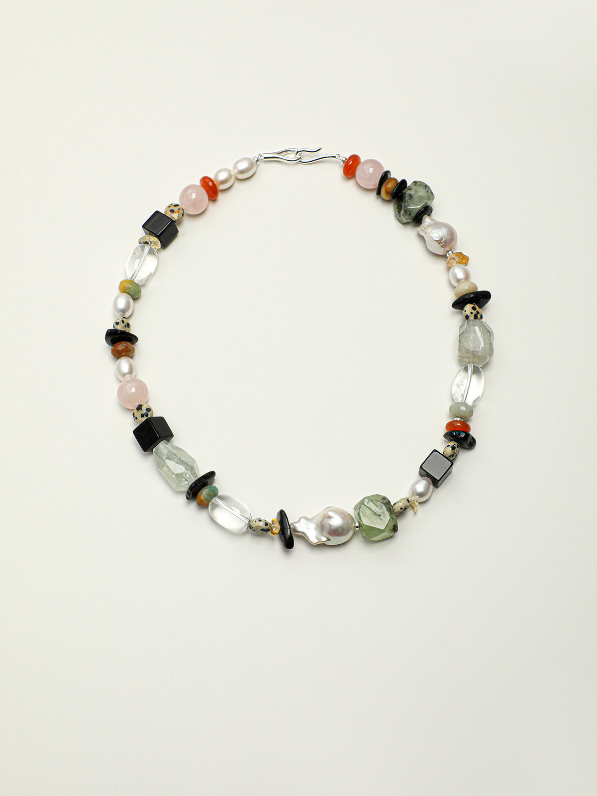 SENLORE Colorful Natural Baroque Crystal Necklace – Detail Close-up