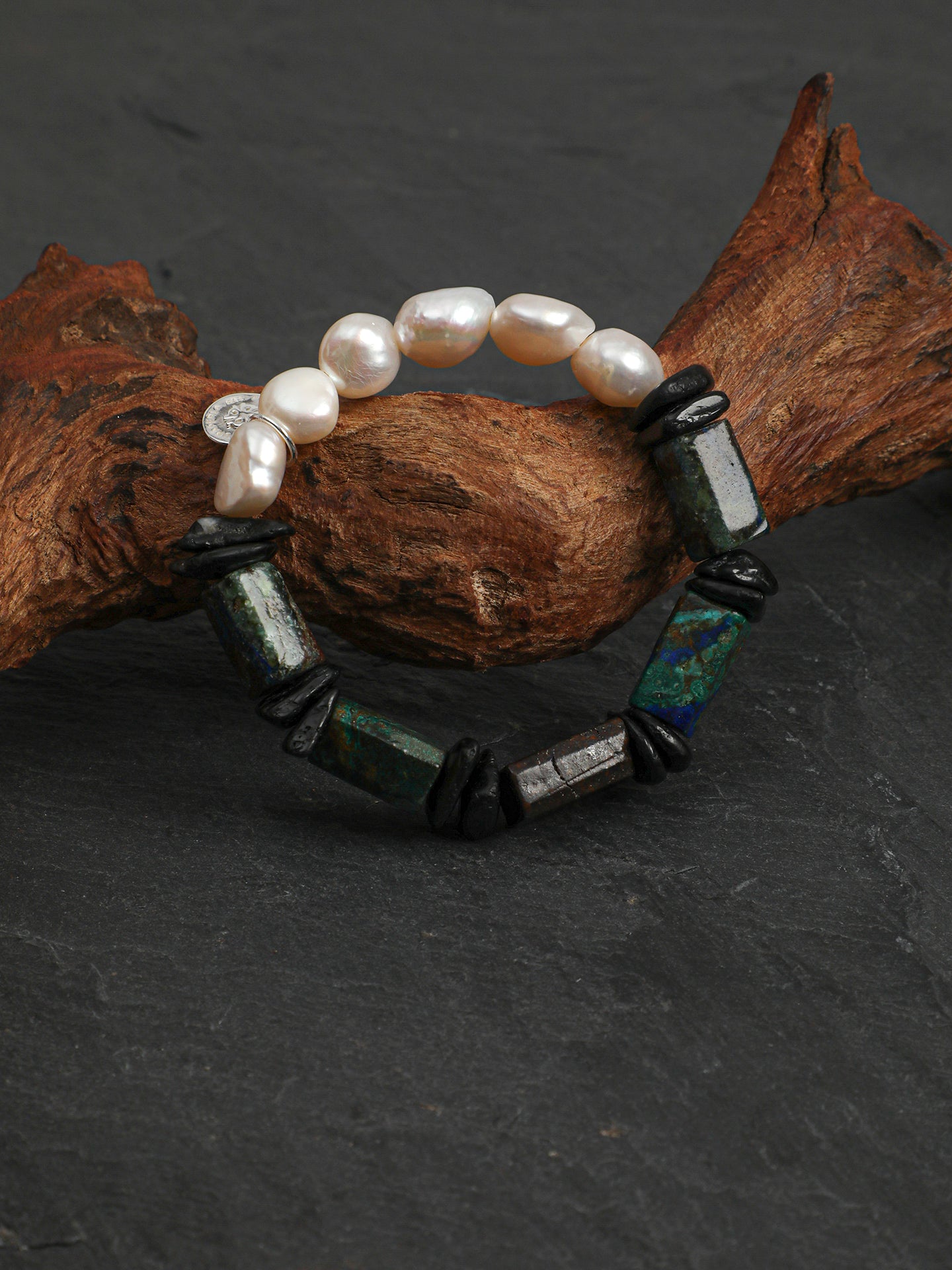 SENLORE Blue Copper Ore Pearl Bracelet – Detail Close-up
