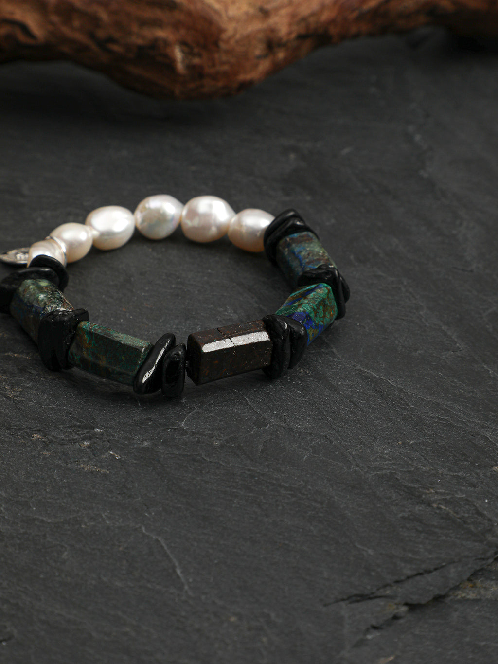 SENLORE Blue Copper Ore Pearl Bracelet – Lifestyle Shot