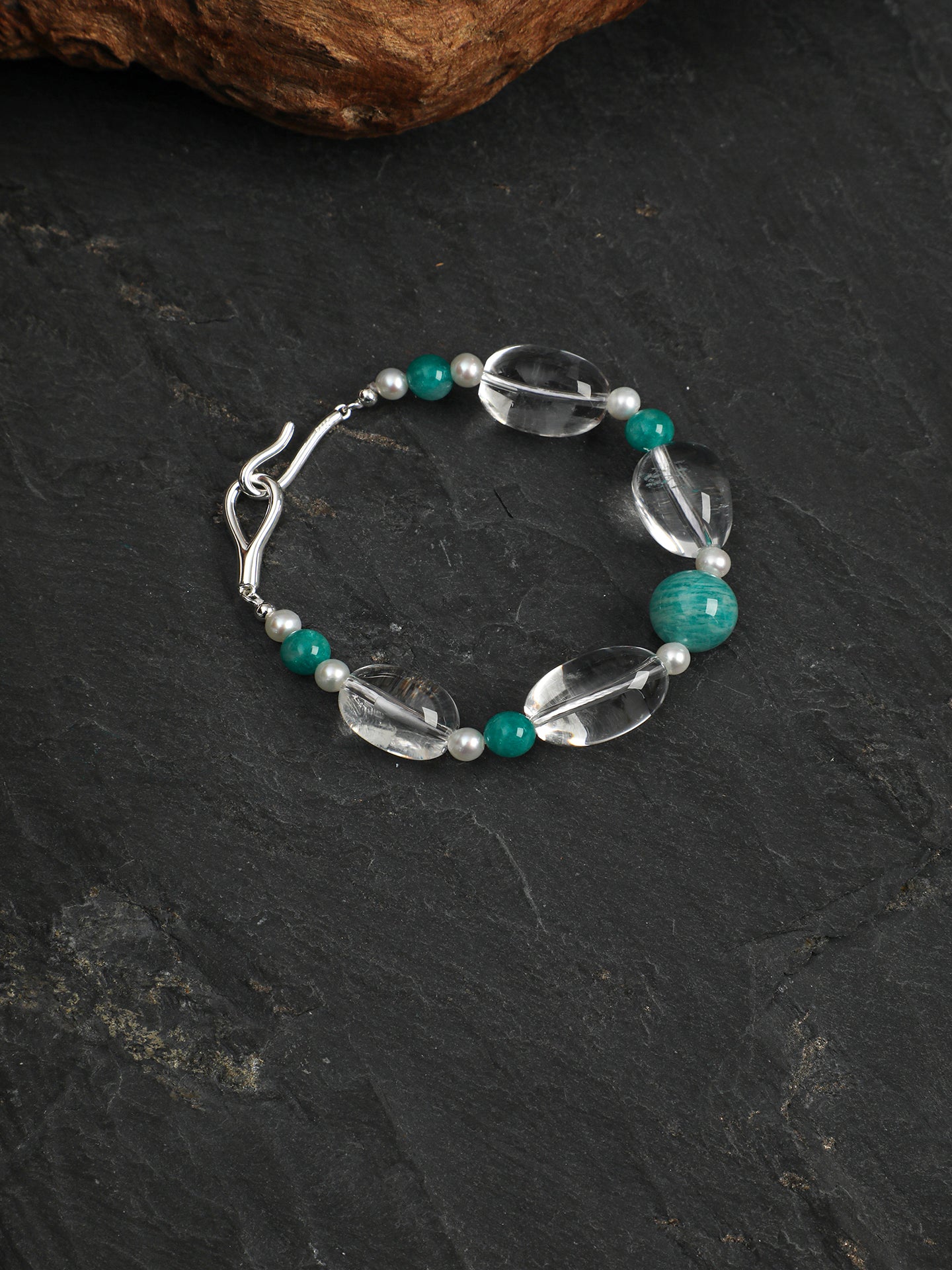 SENLORE Fresh Blue Crystal Bracelet – Side View