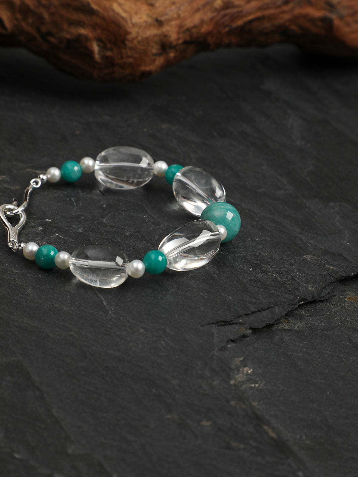 SENLORE Fresh Blue Crystal Bracelet – Lifestyle Shot