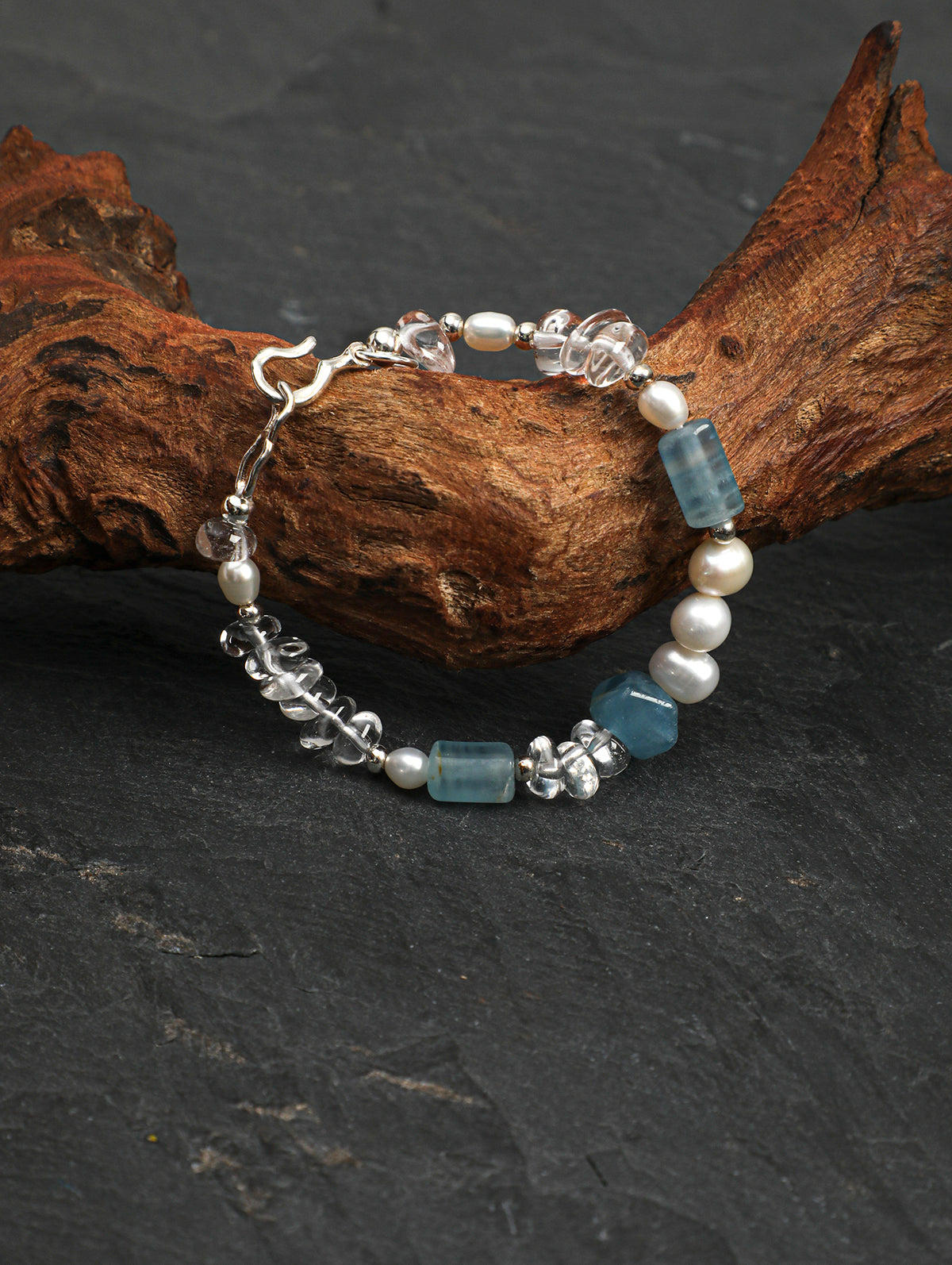 SENLORE Sky Blue Crystal Bracelet – Detail Close-up