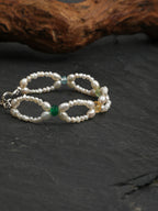 SENLORE Interlocking Vintage Pearl Bracelet – Lifestyle Shot