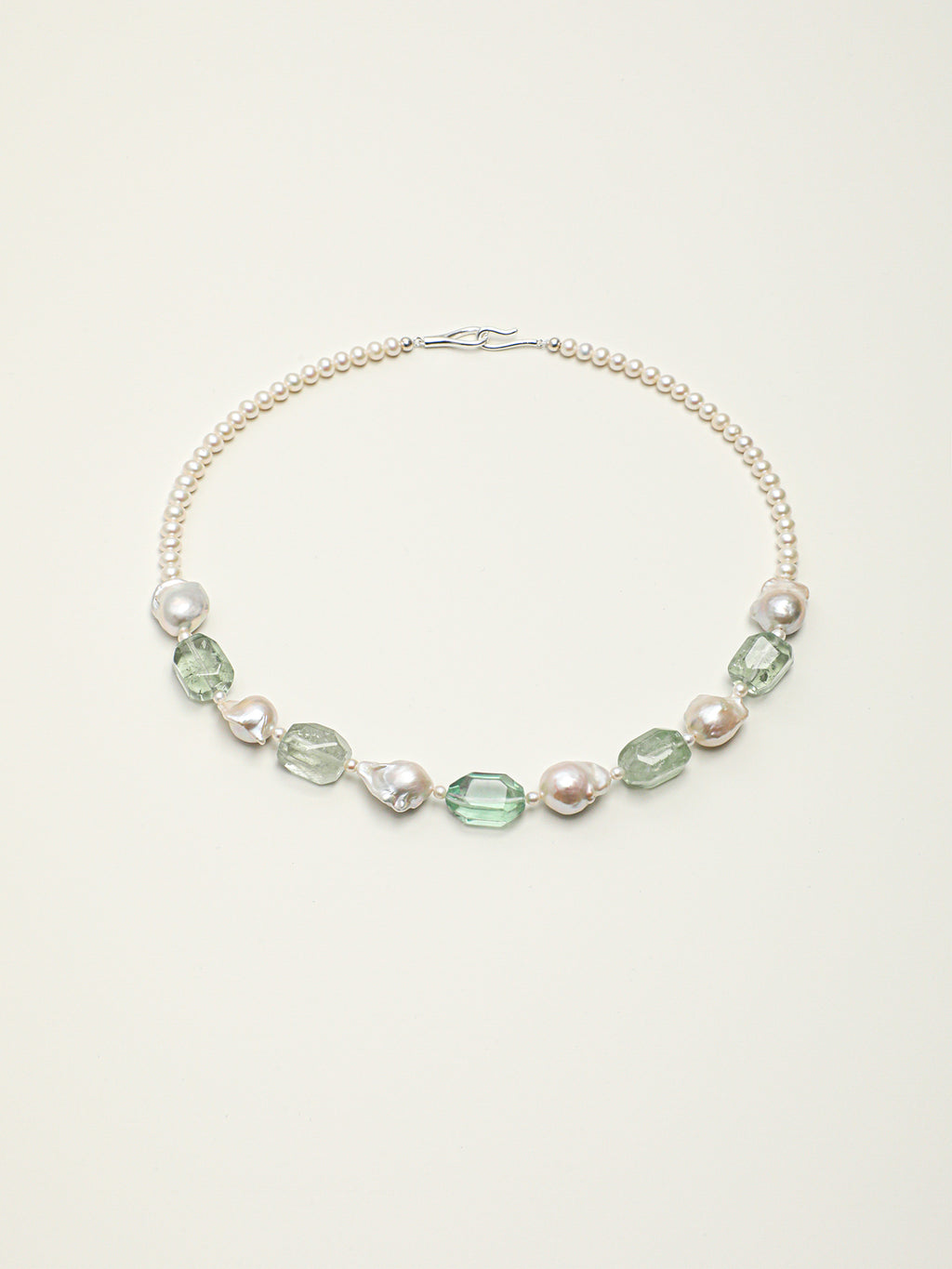 SENLORE Unique Green Crystal Baroque Necklace – Detail Close-up