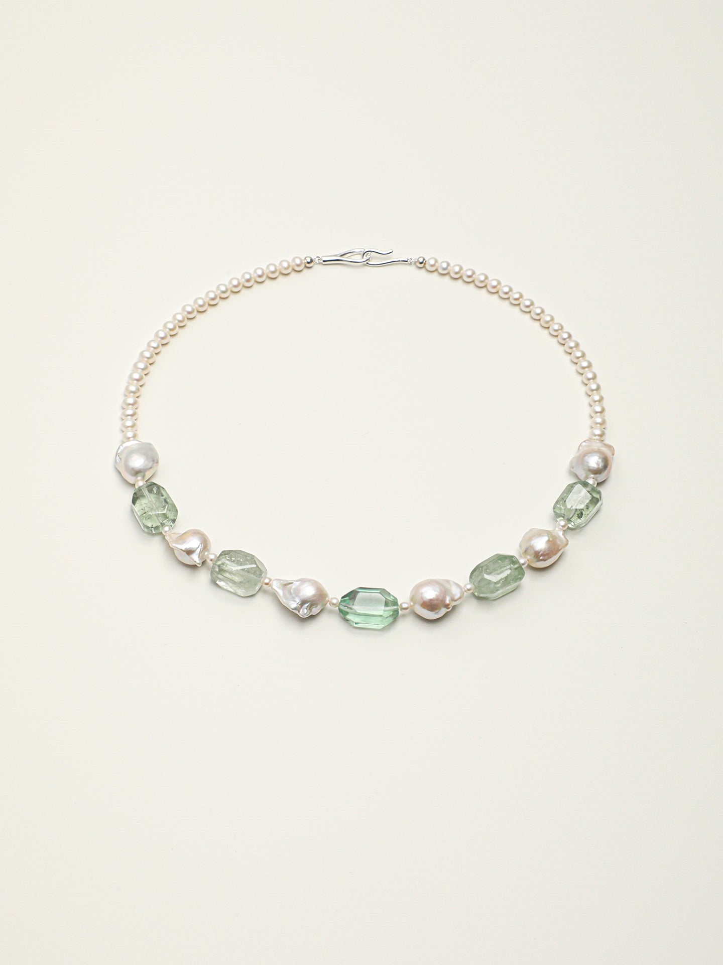 SENLORE Unique Green Crystal Baroque Necklace – Detail Close-up