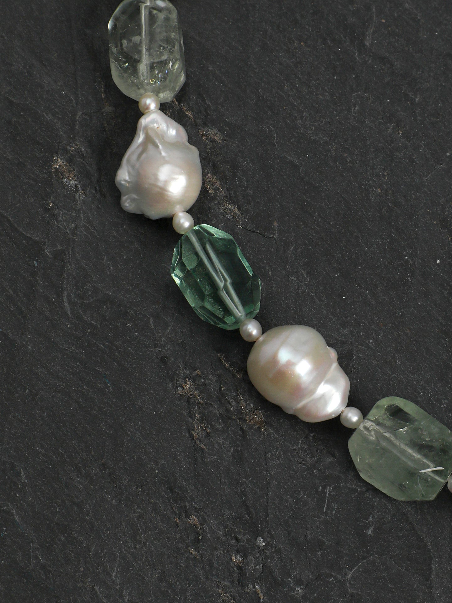 SENLORE Unique Green Crystal Baroque Necklace – Lifestyle Shot