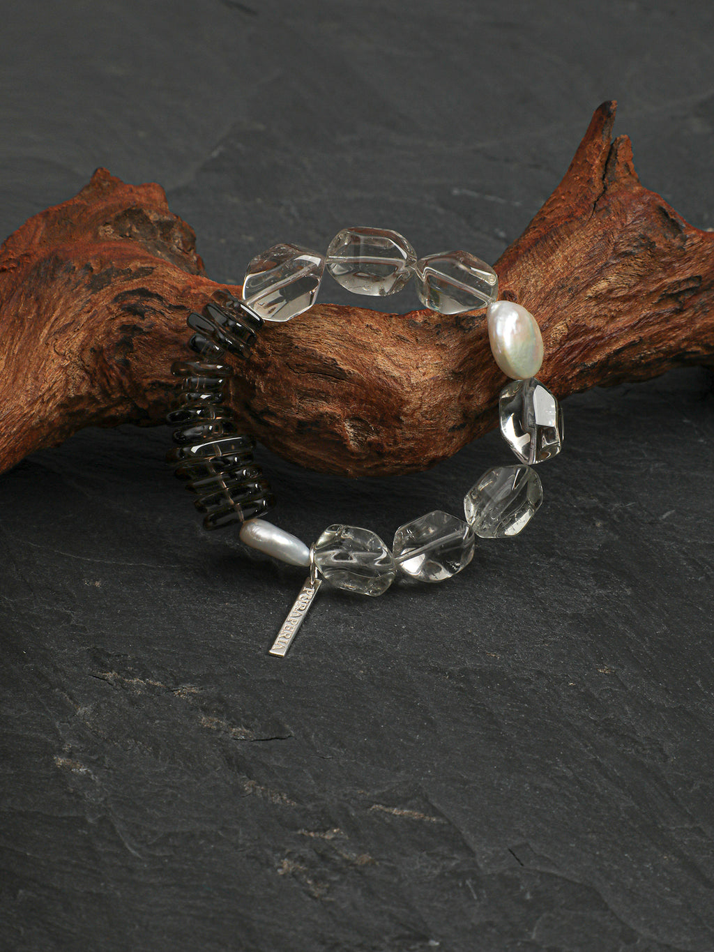 SENLORE Freeform Crystal Baroque Bracelet – Detail Close-up