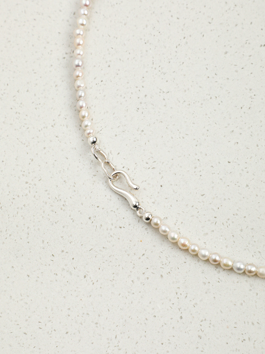 SENLORE Crystal Flower Pearl Necklace – Detail Close-up