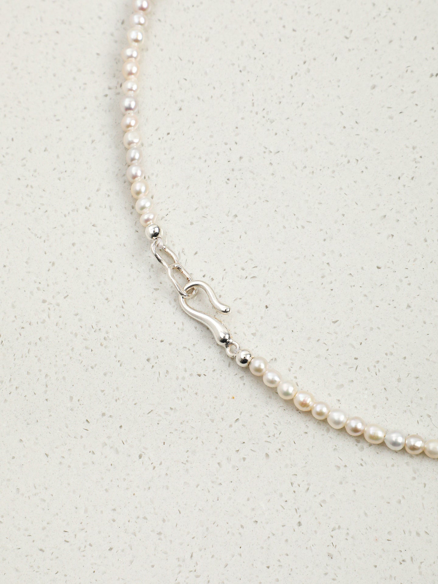 SENLORE Crystal Flower Pearl Necklace – Detail Close-up
