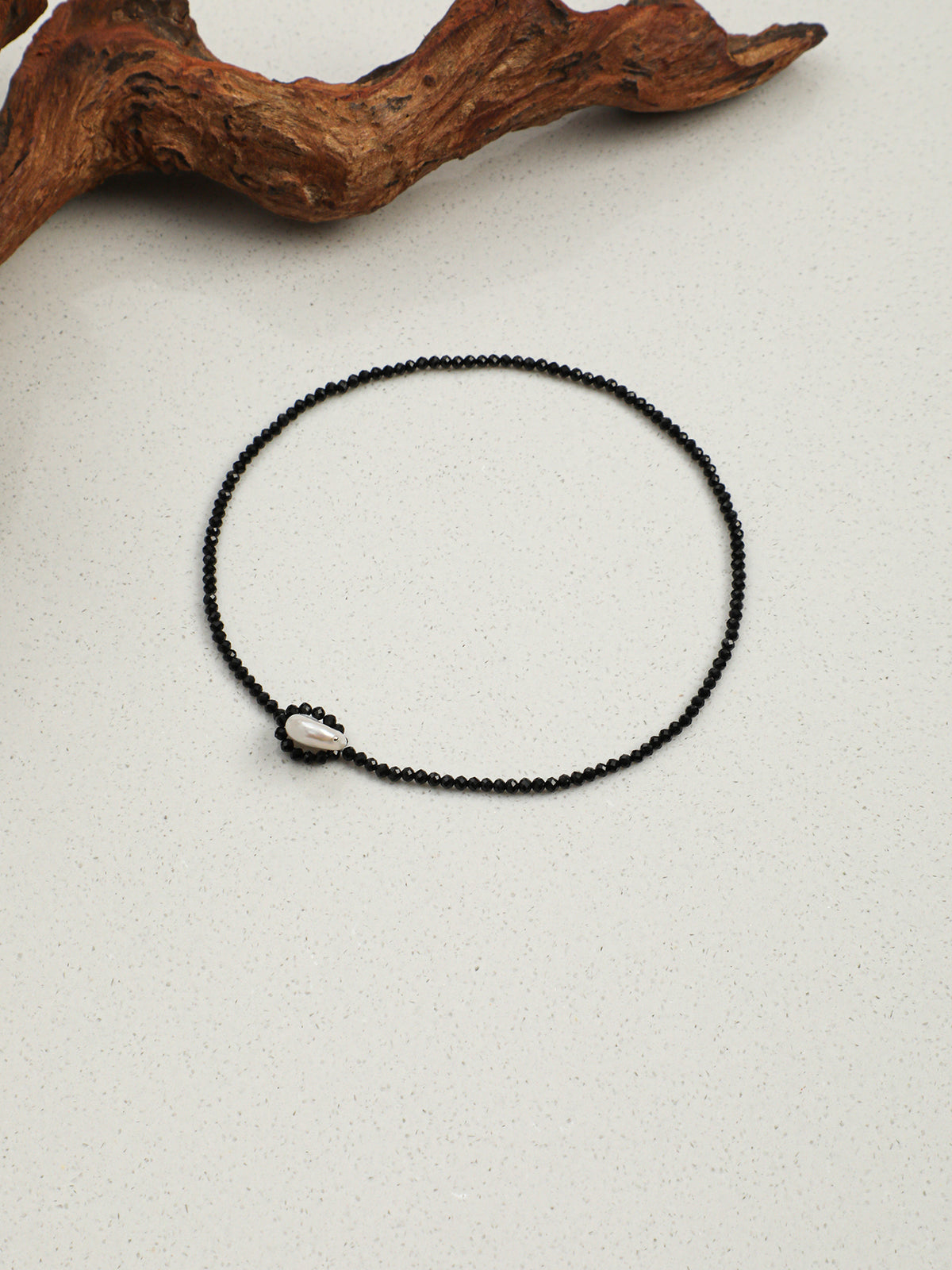 SENLORE Minimalist Black Tourmaline Baroque Necklace – Lifestyle Shot