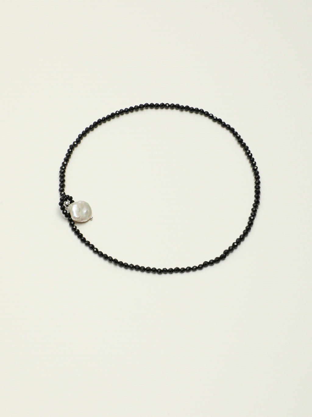 SENLORE Minimalist Black Tourmaline Baroque Necklace – Lifestyle Shot
