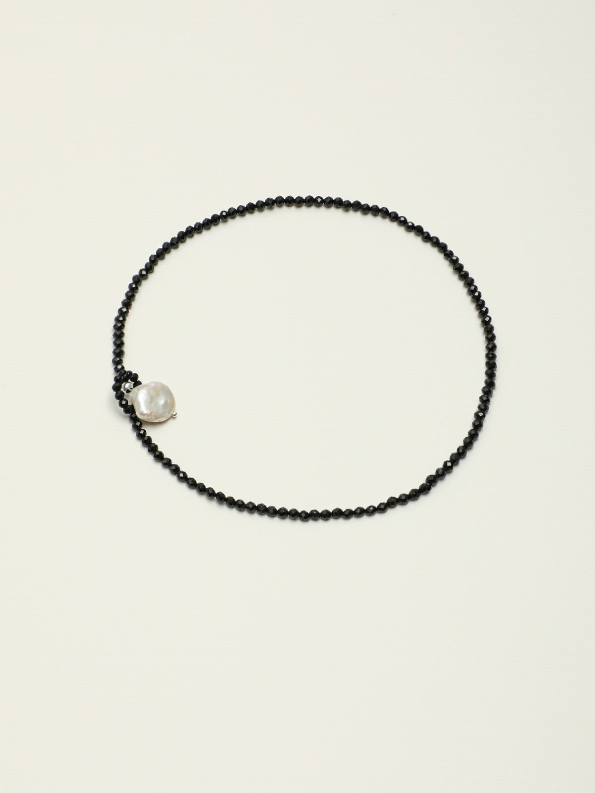 SENLORE Minimalist Black Tourmaline Baroque Necklace – Lifestyle Shot