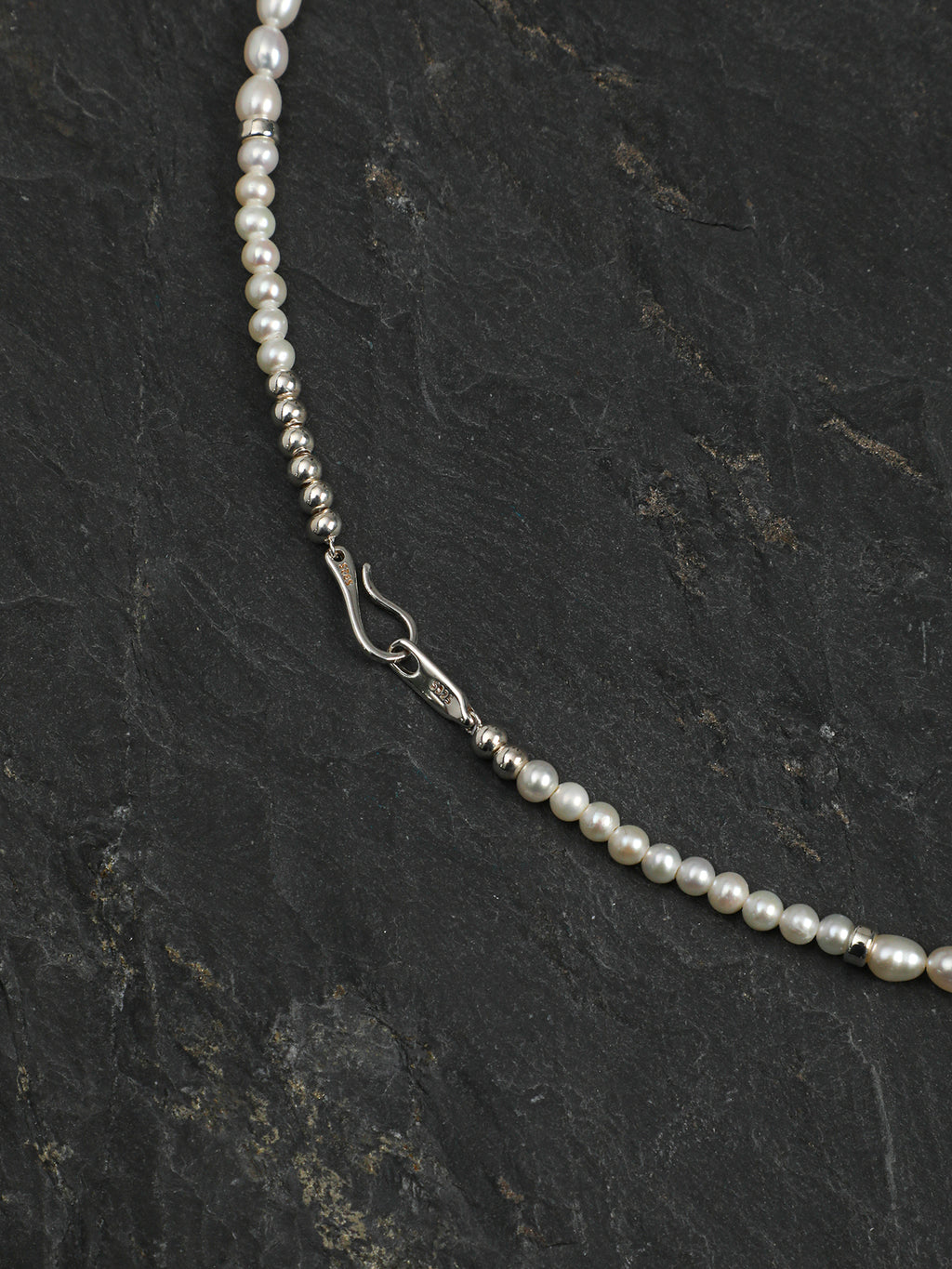 SENLORE Petal Crystal Bead Necklace – Detail Close-up