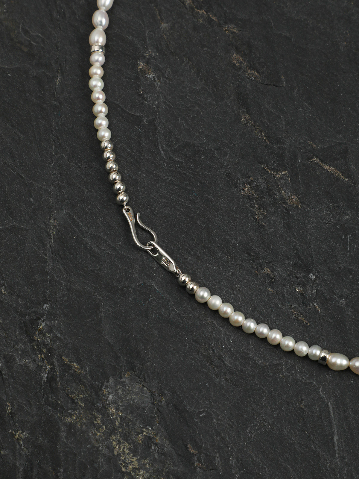 SENLORE Petal Crystal Bead Necklace – Detail Close-up