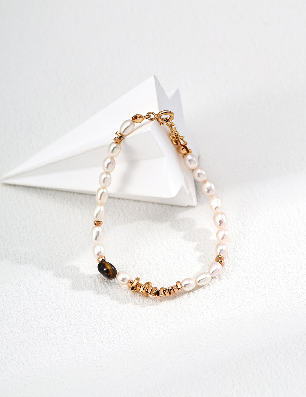 SENLORE Tiger's Eye Pearl Bracelet – Side View