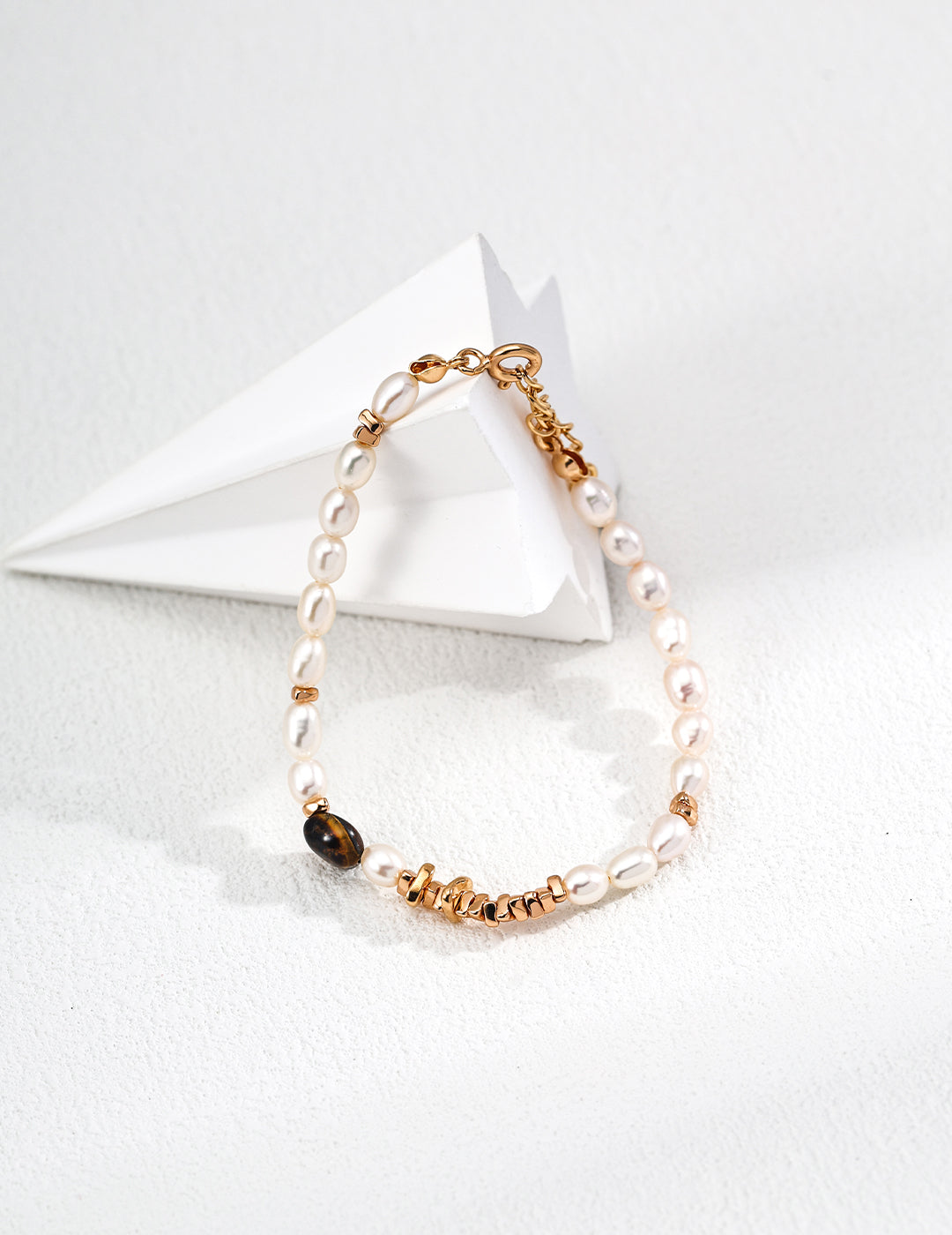 SENLORE Tiger's Eye Pearl Bracelet – Side View