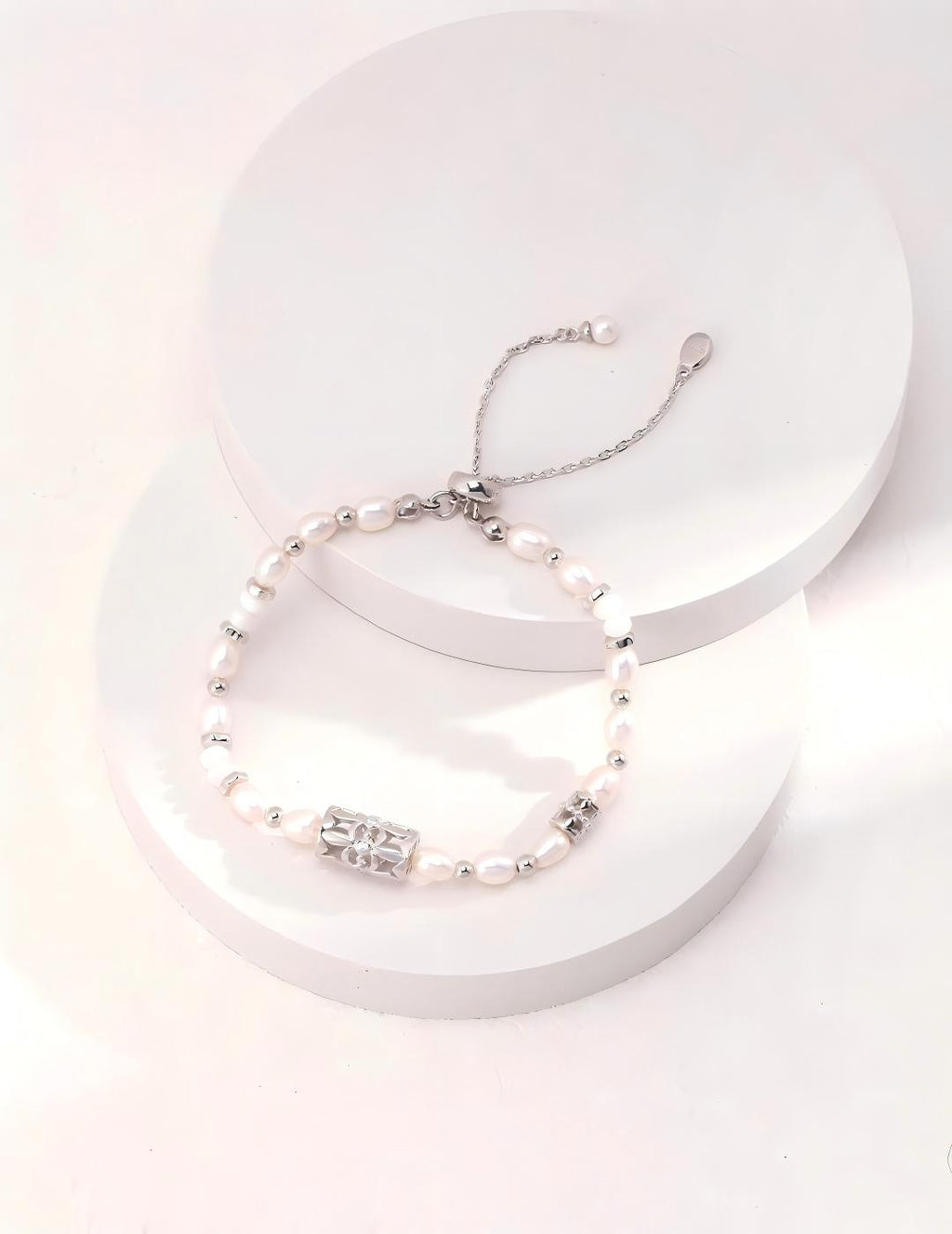 Iris Barrel Pearl Bracelet — Sterling Silver, 18K Gold Vermeil, cubic zirconia, natural freshwater pearl | SENLORE