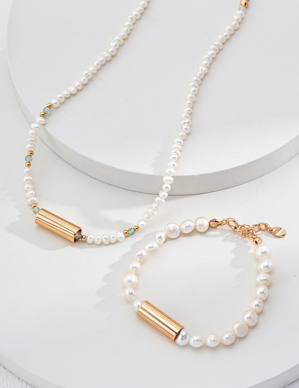Cylinder Pearl Bracelet — 18K Gold Vermeil, natural freshwater pearl | SENLORE