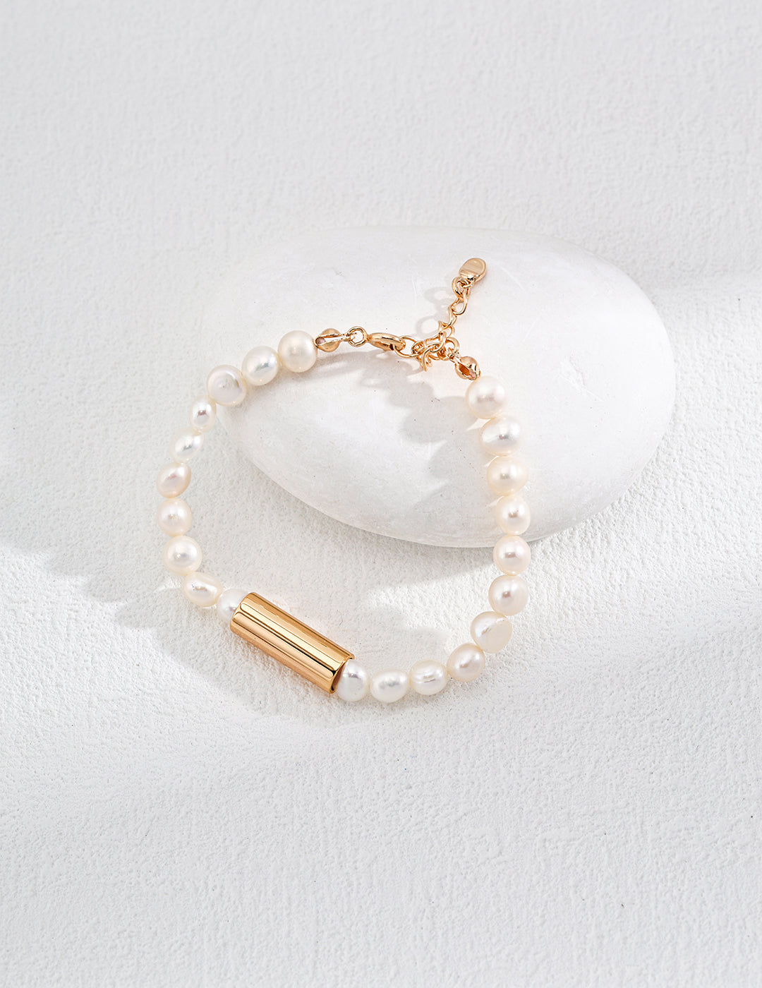 Cylinder Pearl Bracelet — 18K Gold Vermeil, natural freshwater pearl | SENLORE