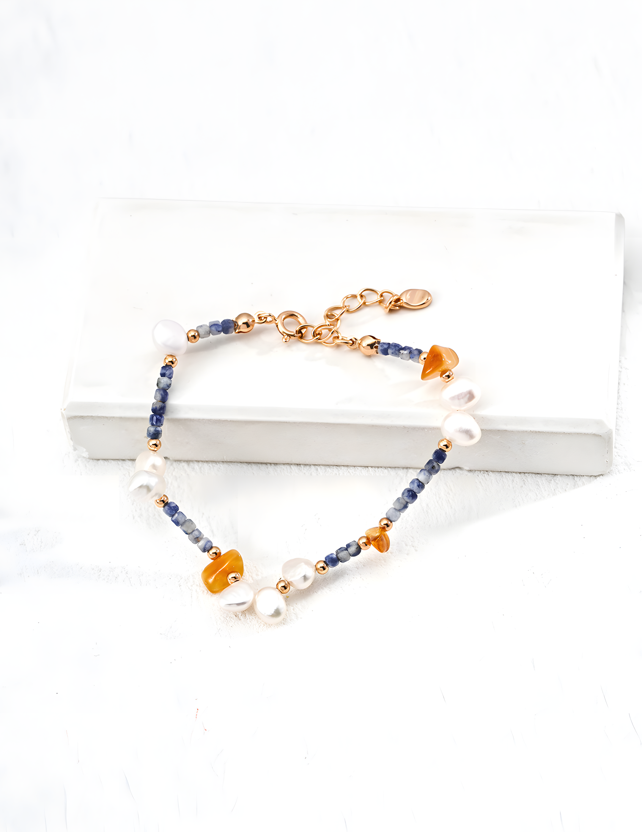 SENLORE Natural Pearl Amber Bracelet – Lifestyle Shot