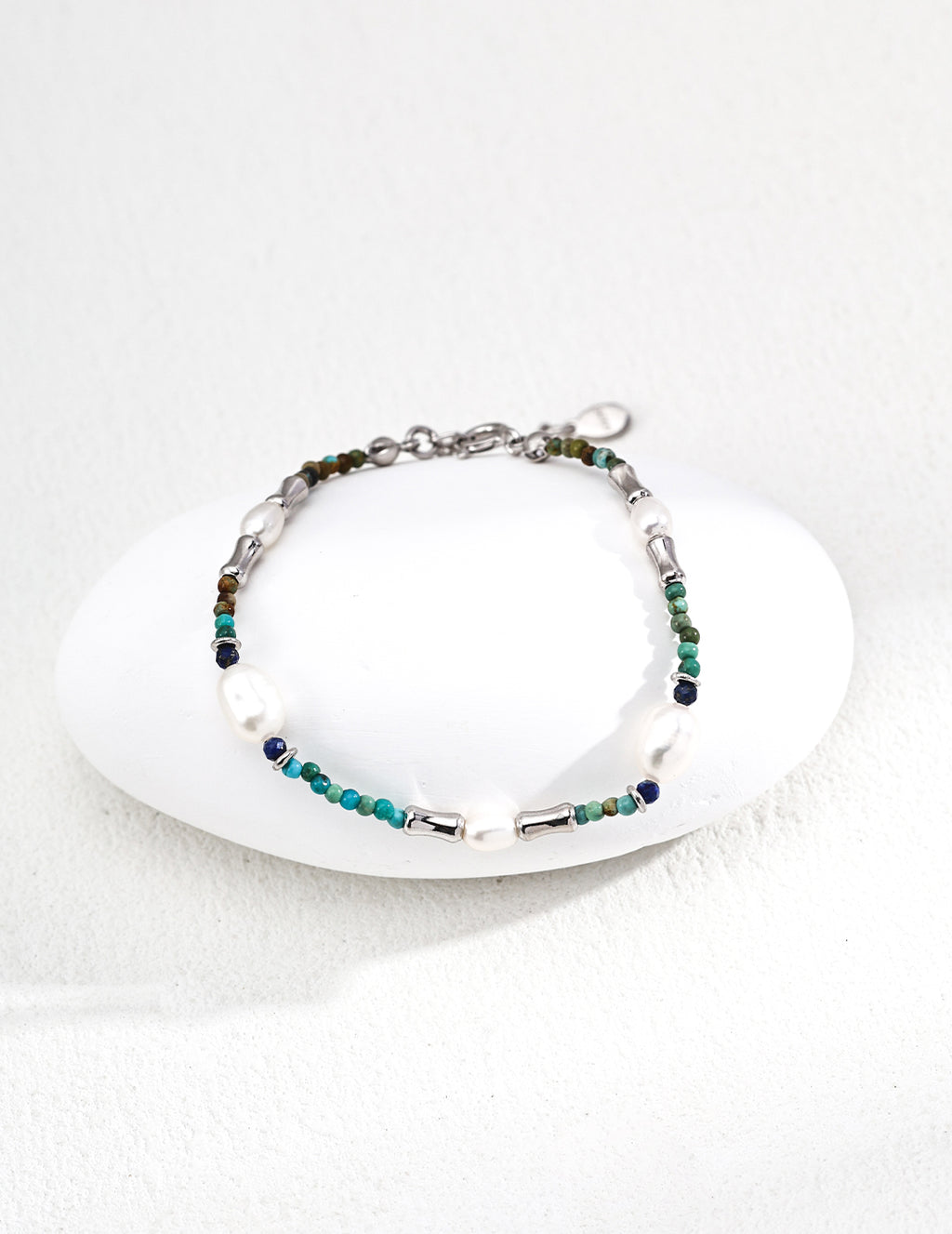 SENLORE Minimalist Turquoise Bracelet – Lifestyle Shot