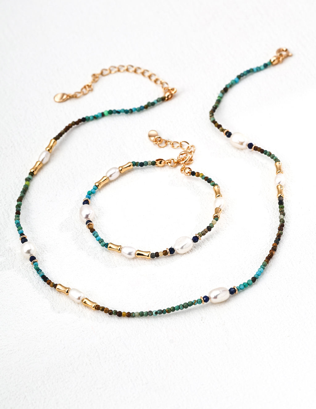 SENLORE Minimalist Turquoise Bracelet – Lifestyle Shot