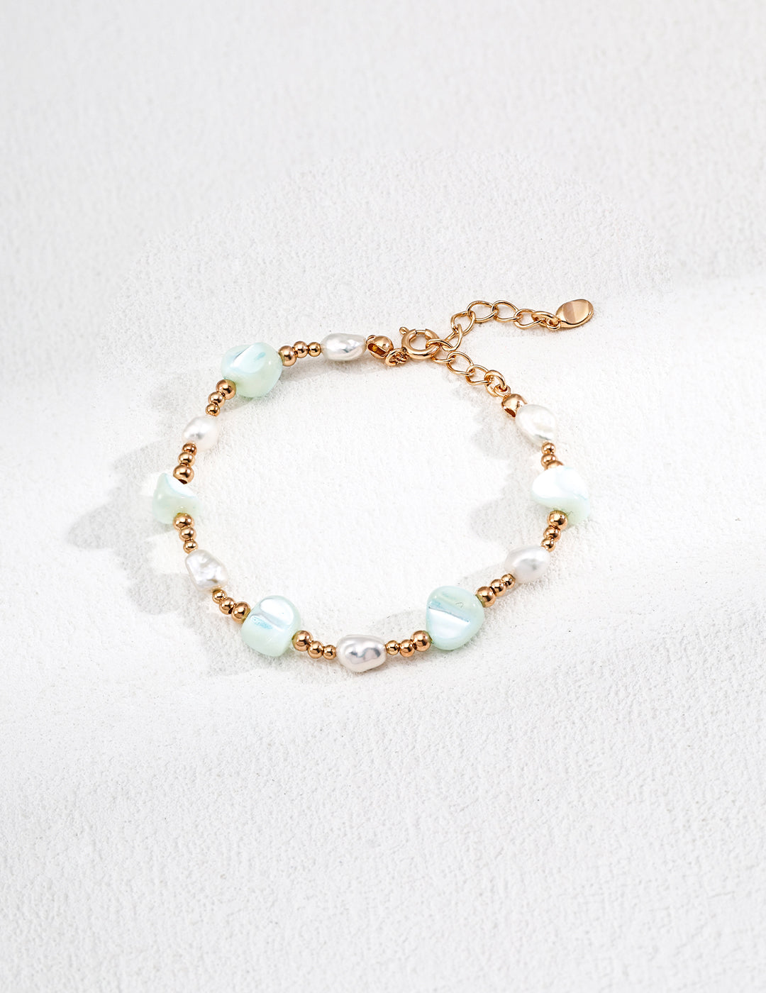 SENLORE Baroque Shell Pearl Bracelet – Detail Close-up