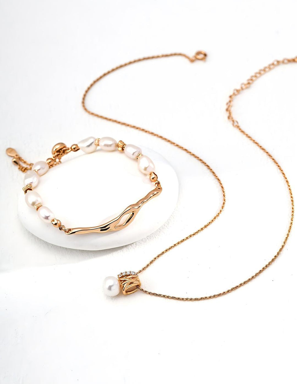 Lava Fluid Pearl Bracelet — 18K Gold Vermeil, natural freshwater pearl | SENLORE
