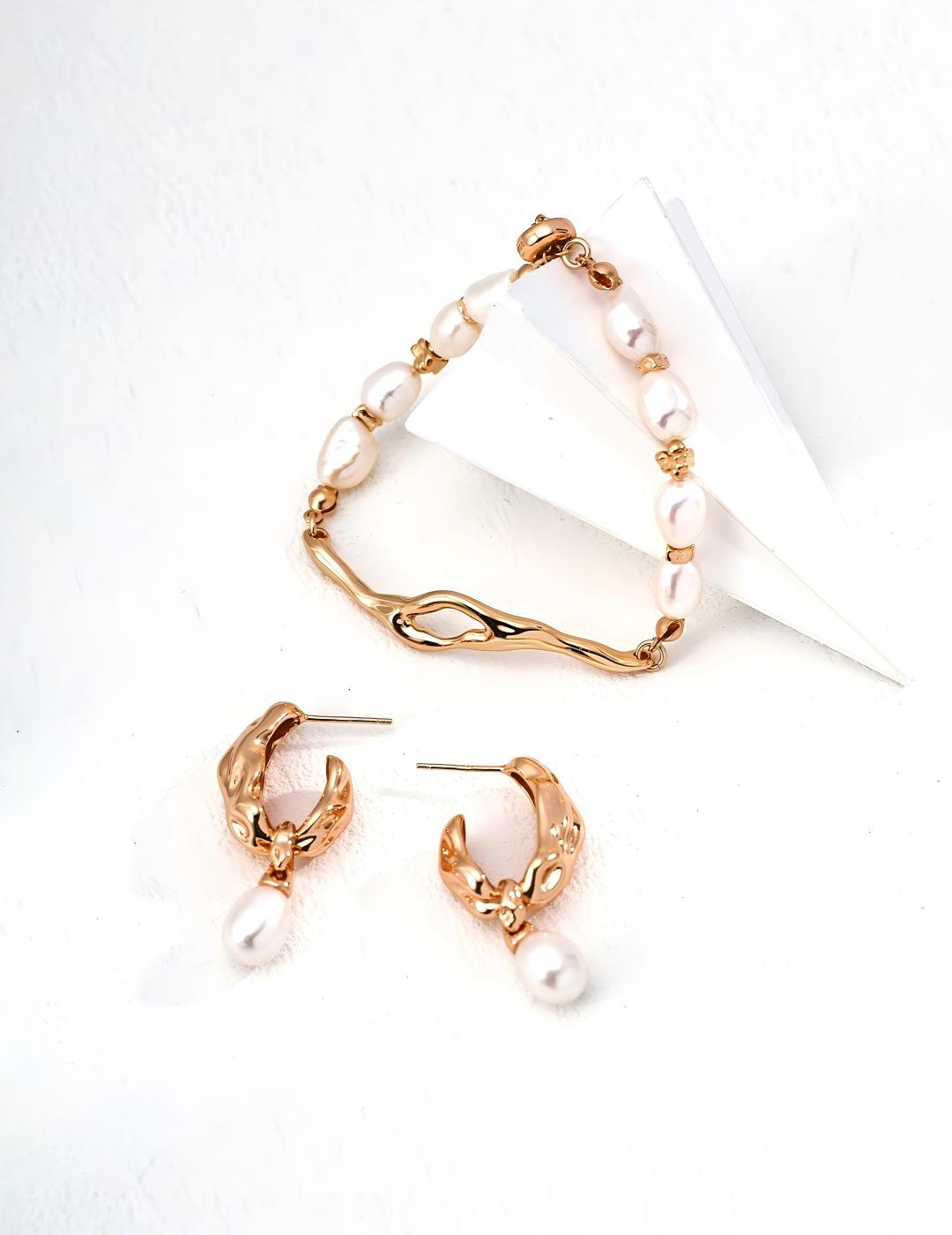 Lava Fluid Pearl Bracelet — 18K Gold Vermeil, natural freshwater pearl | SENLORE