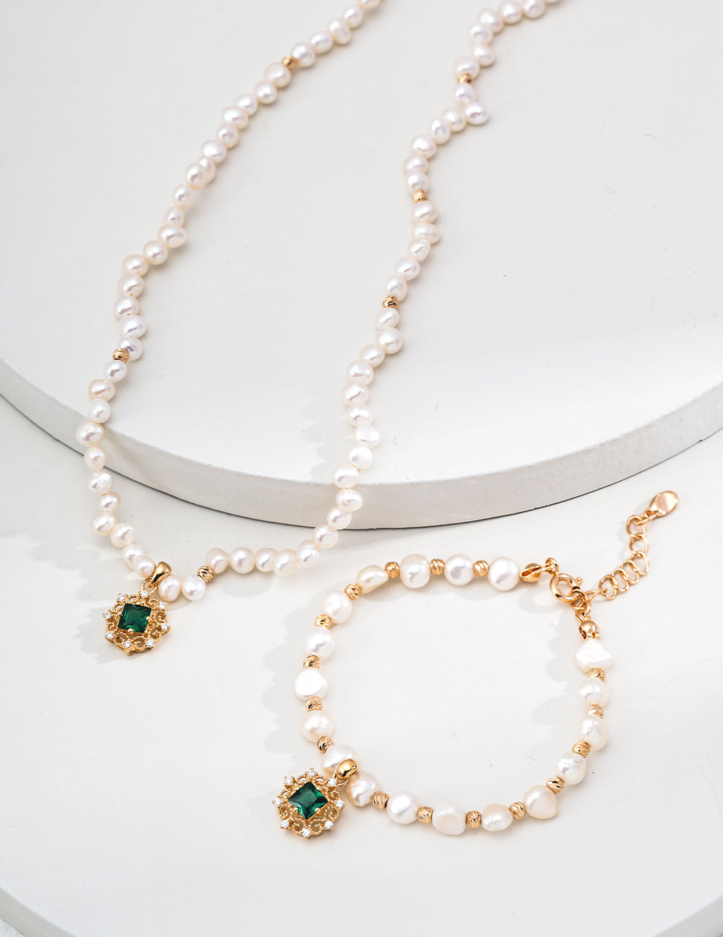 SENLORE French Court Style Bracelet – Front View
