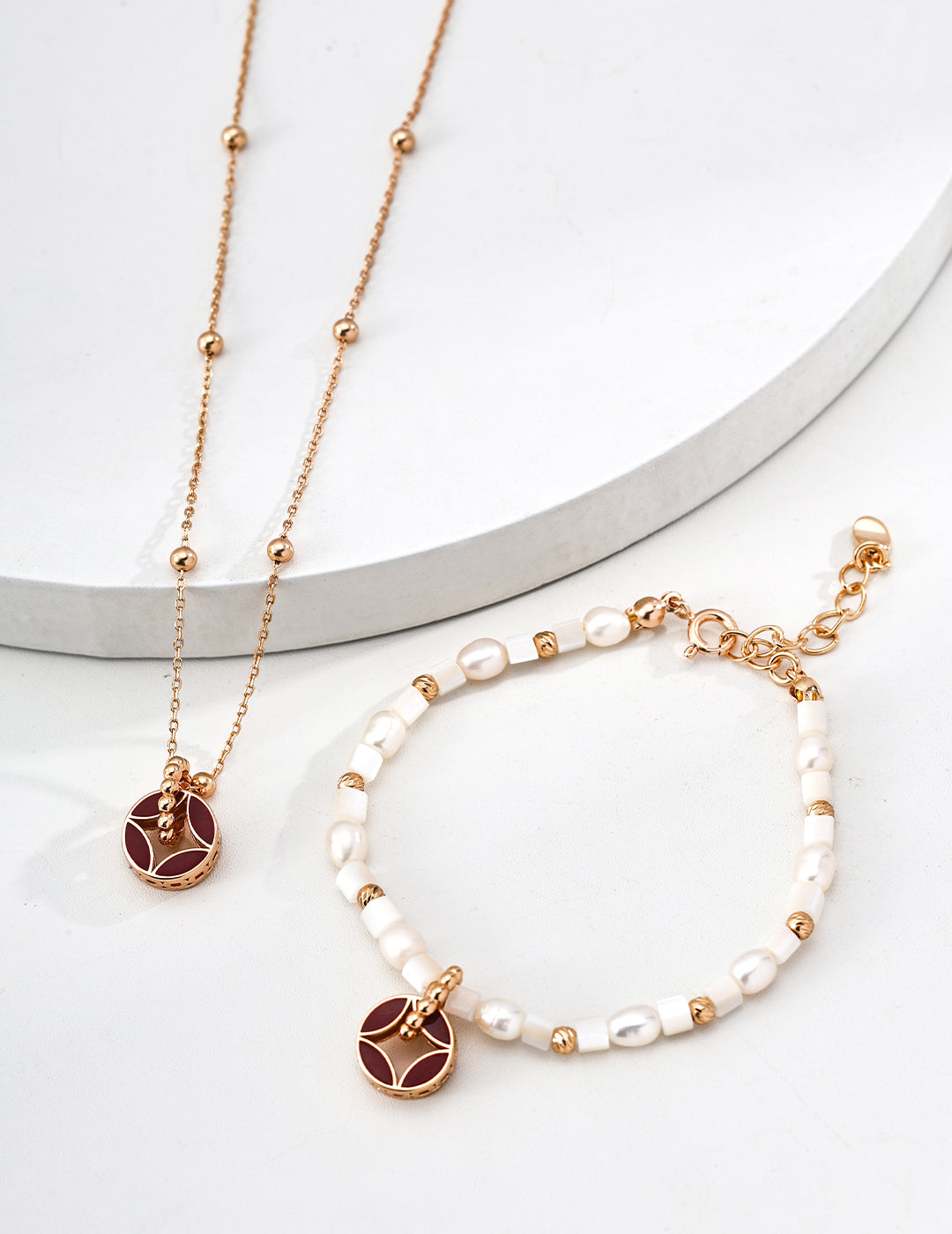 SENLORE Vintage Coin Pearl Bracelet – Lifestyle Shot