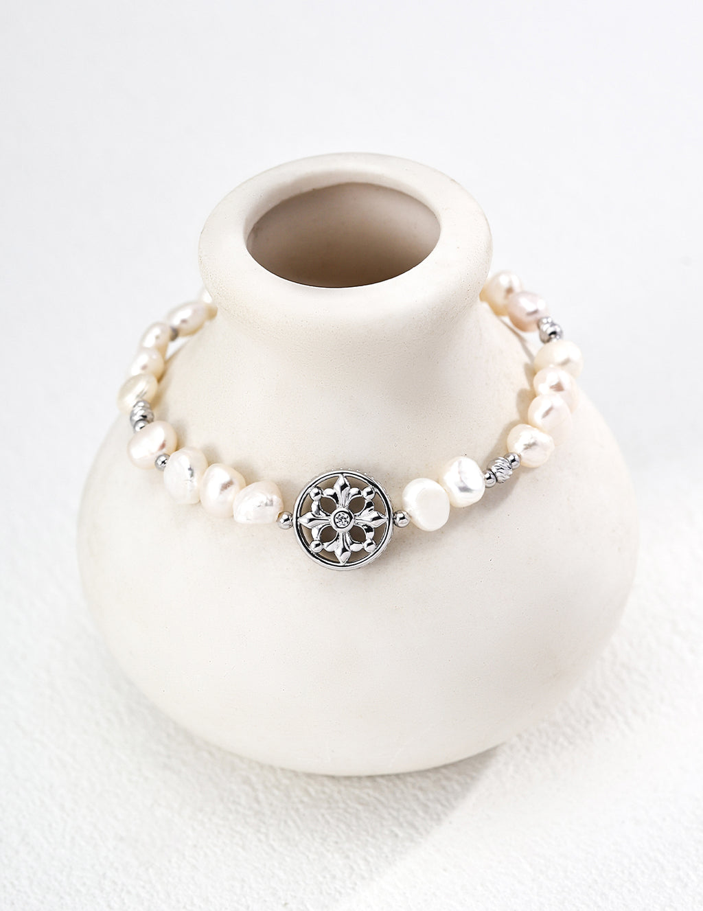SENLORE Iris Pearl Bracelet – Side View