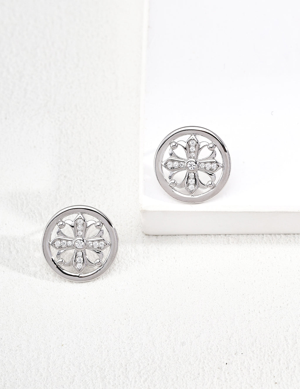 SENLORE Cross Iris Earrings – Side View