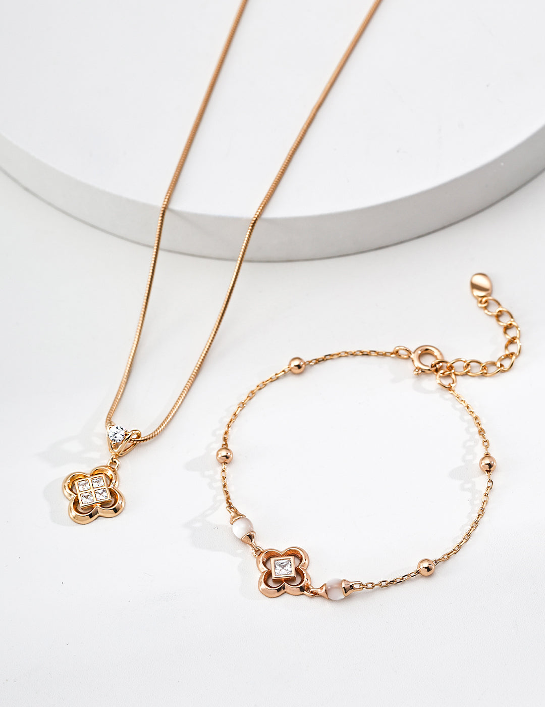 White Shell Design Bracelet — 18K Gold Vermeil, white shell | SENLORE