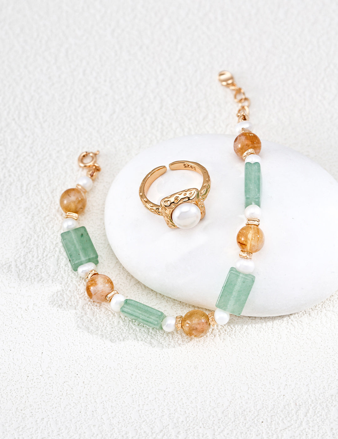 SENLORE Green Grape Jasmine Pearl Bracelet – Side View