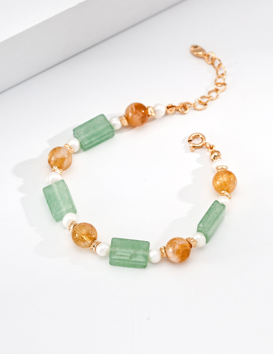SENLORE Green Grape Jasmine Pearl Bracelet – Lifestyle Shot