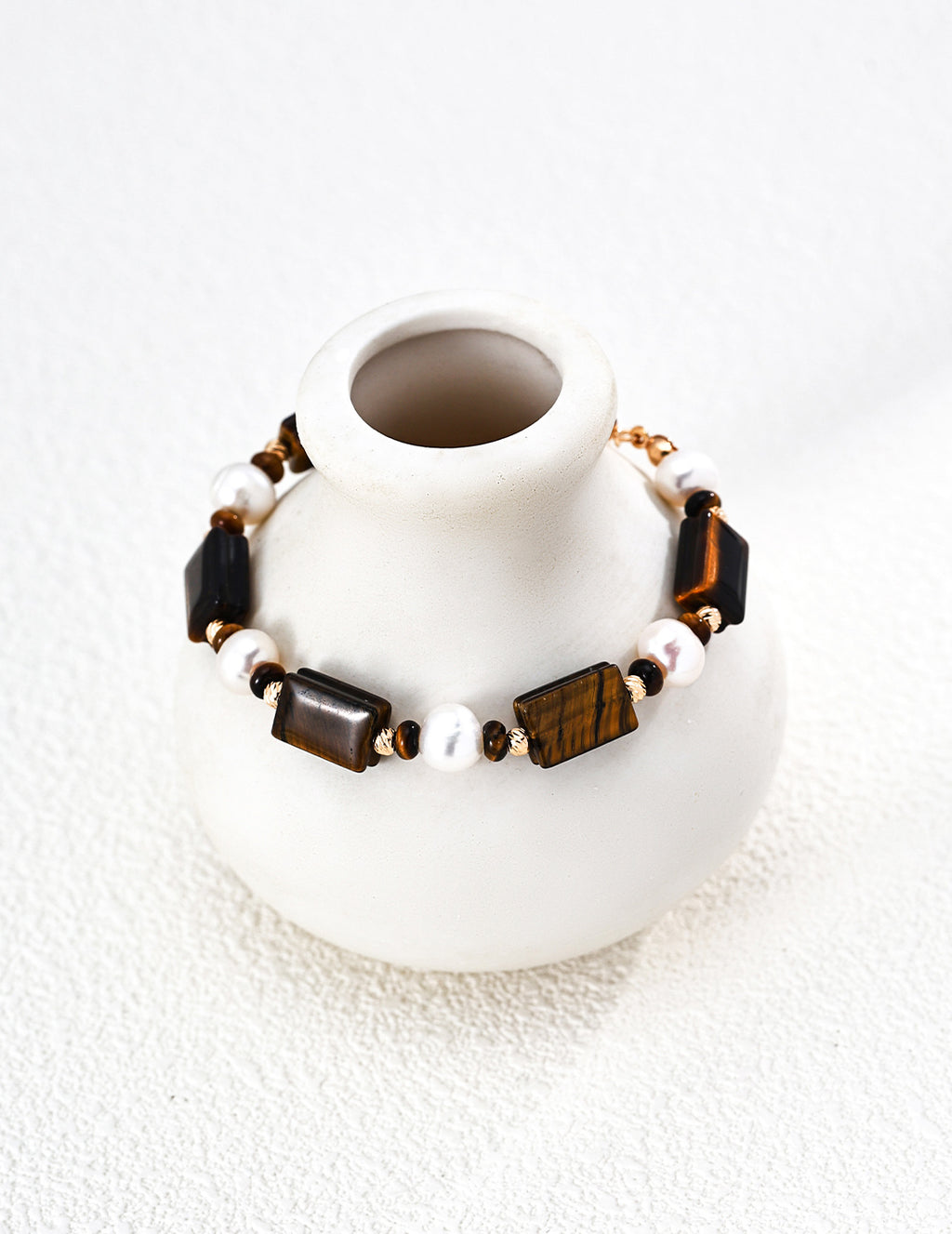 SENLORE Maillard Tiger's Eye Bracelet – Detail Close-up