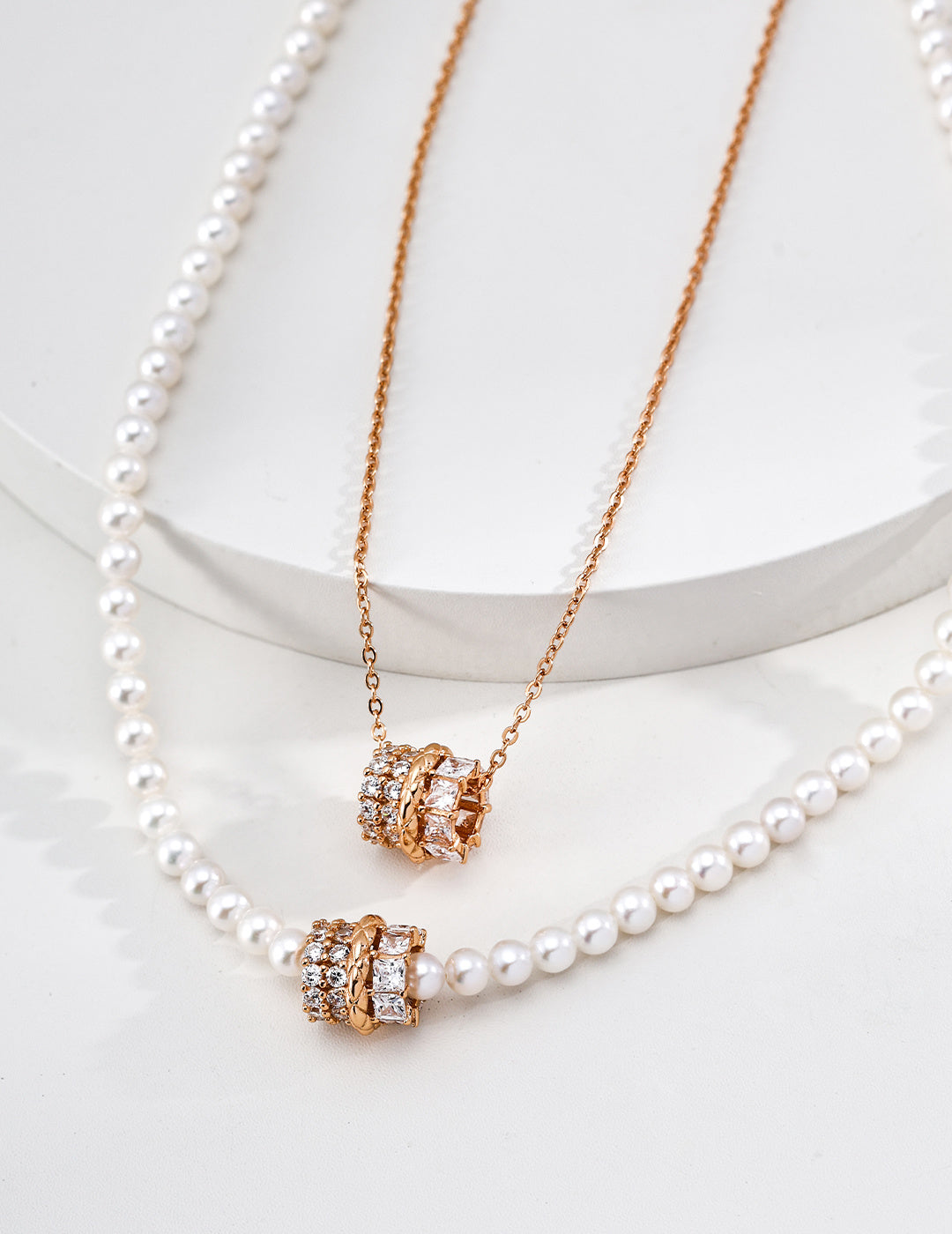 SENLORE Galaxy Pearl Bead Necklace – Detail Close-up