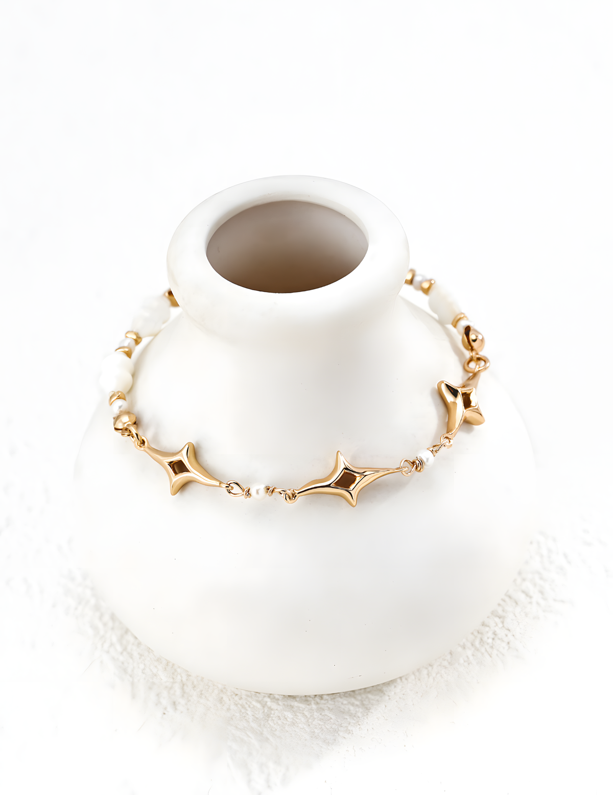 SENLORE Starburst Mother-of-Pearl Pearl Bracelet – Detail Close-up