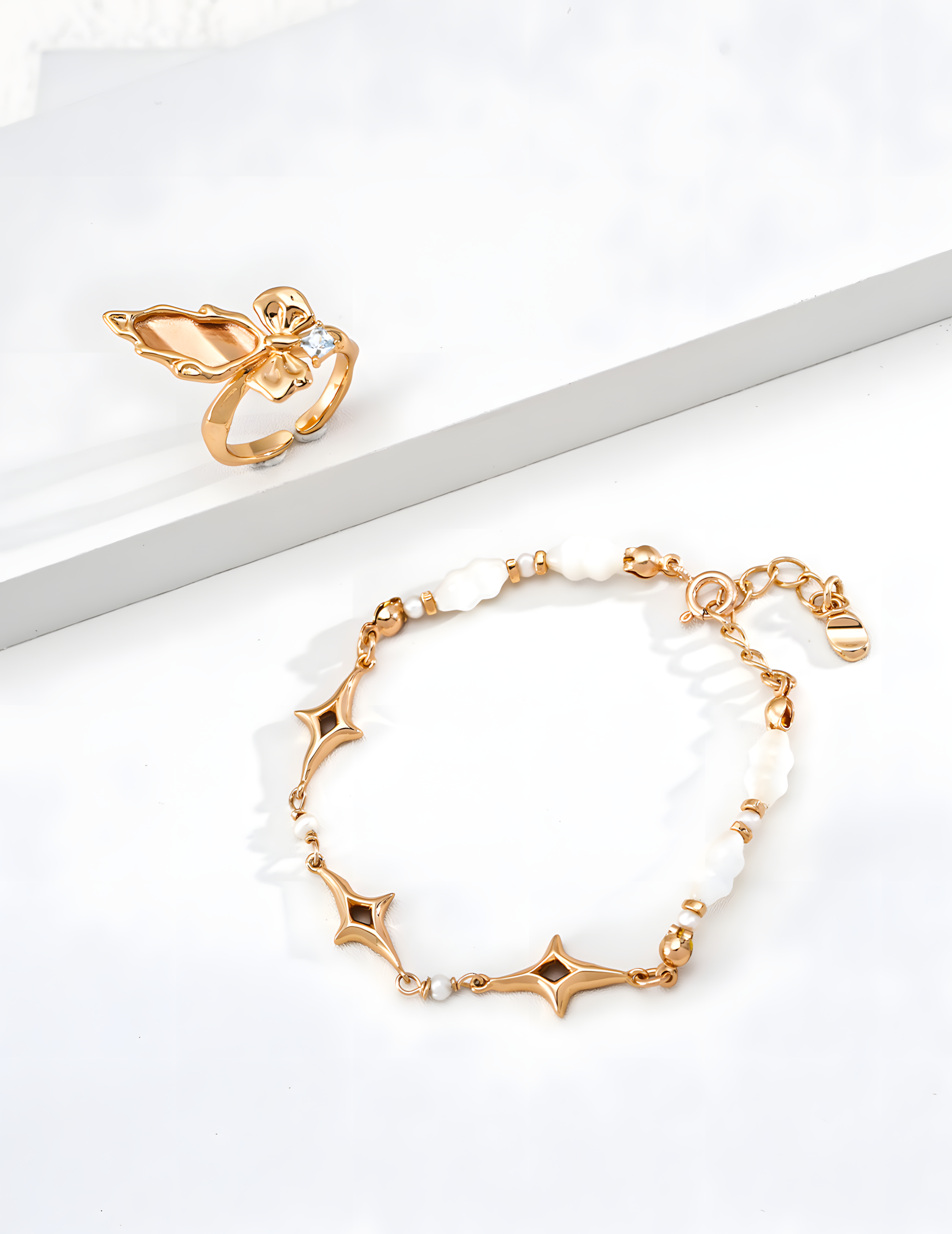 SENLORE Starburst Mother-of-Pearl Pearl Bracelet – Lifestyle Shot