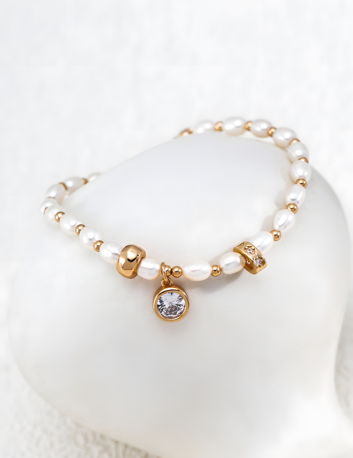 SENLORE Zircon Pearl Bracelet – Detail Close-up