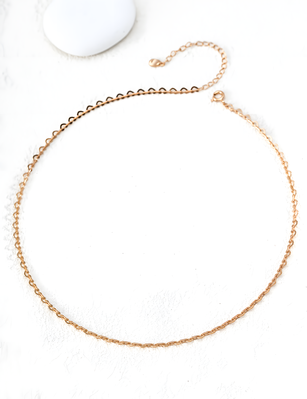 SENLORE Minimalist Collarbone Necklace – Detail Close-up