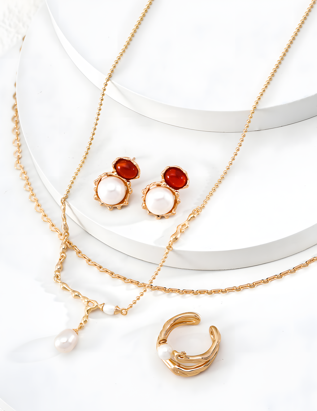 SENLORE Minimalist Collarbone Necklace – Lifestyle Shot