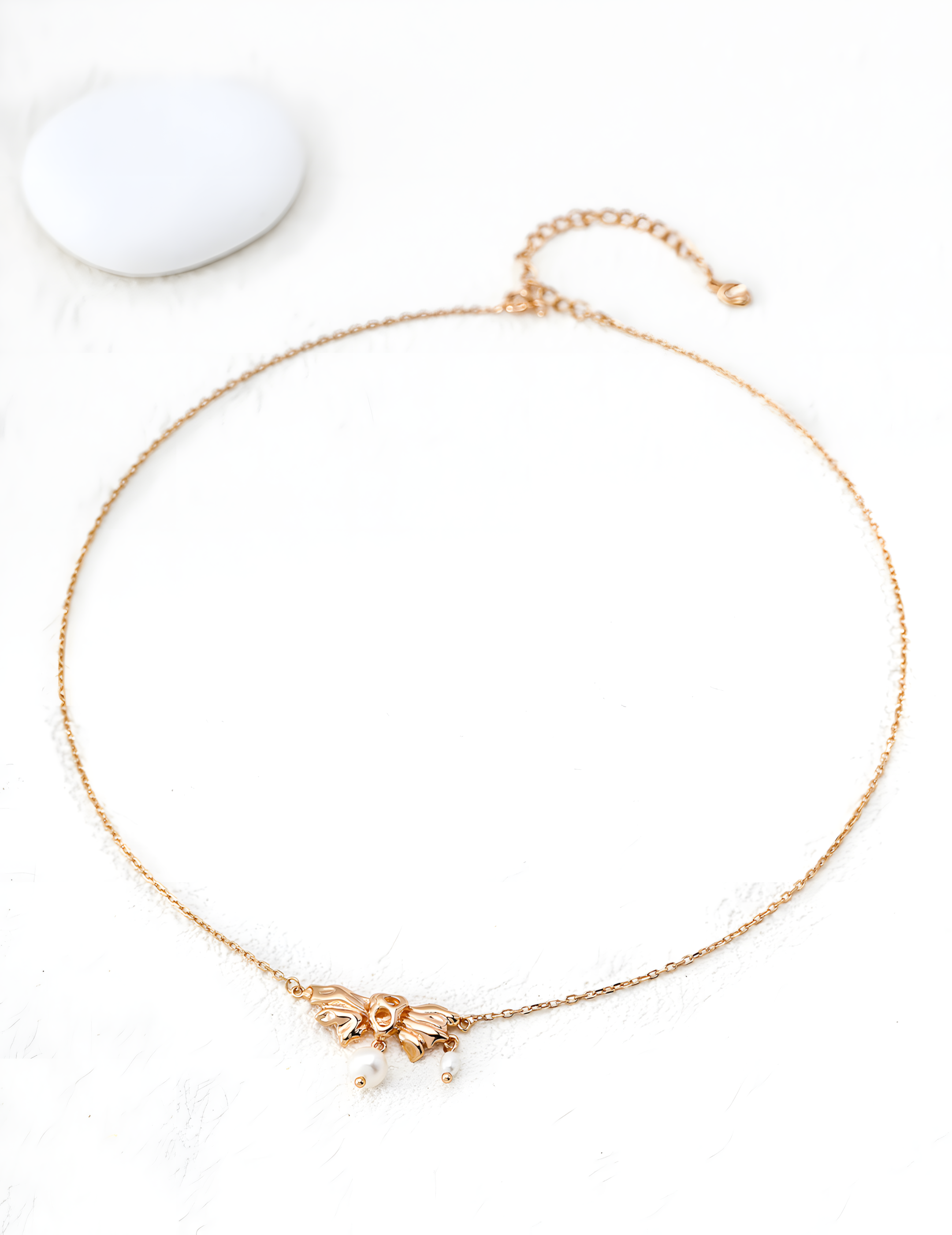 SENLORE Vintage Wing Pearl Necklace – Side View