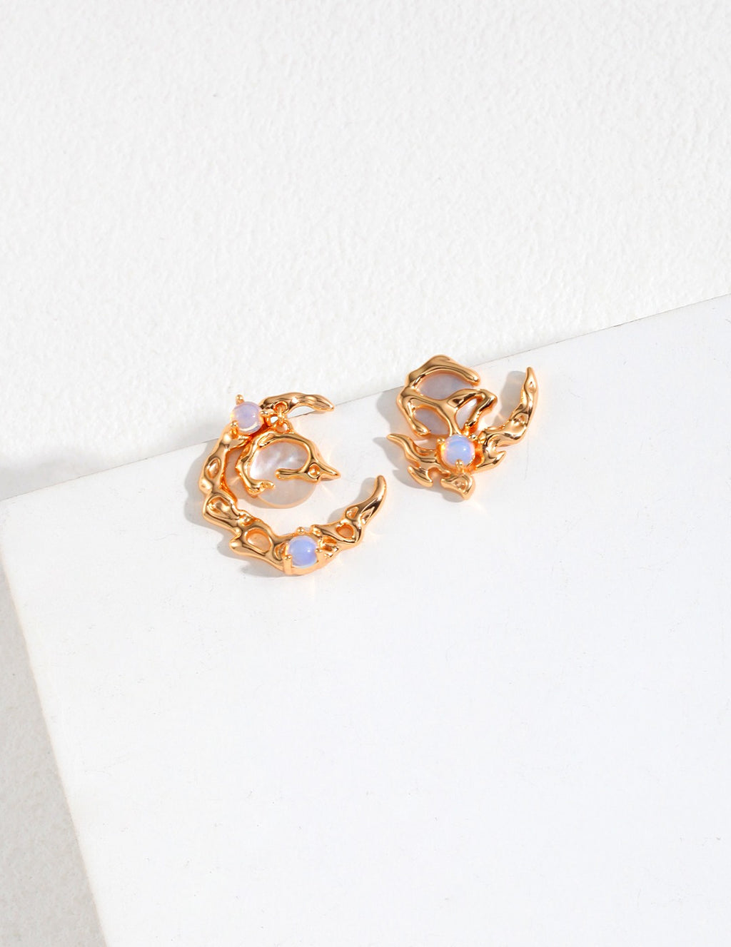 SENLORE Moon Asymmetric Earrings – Detail Close-up