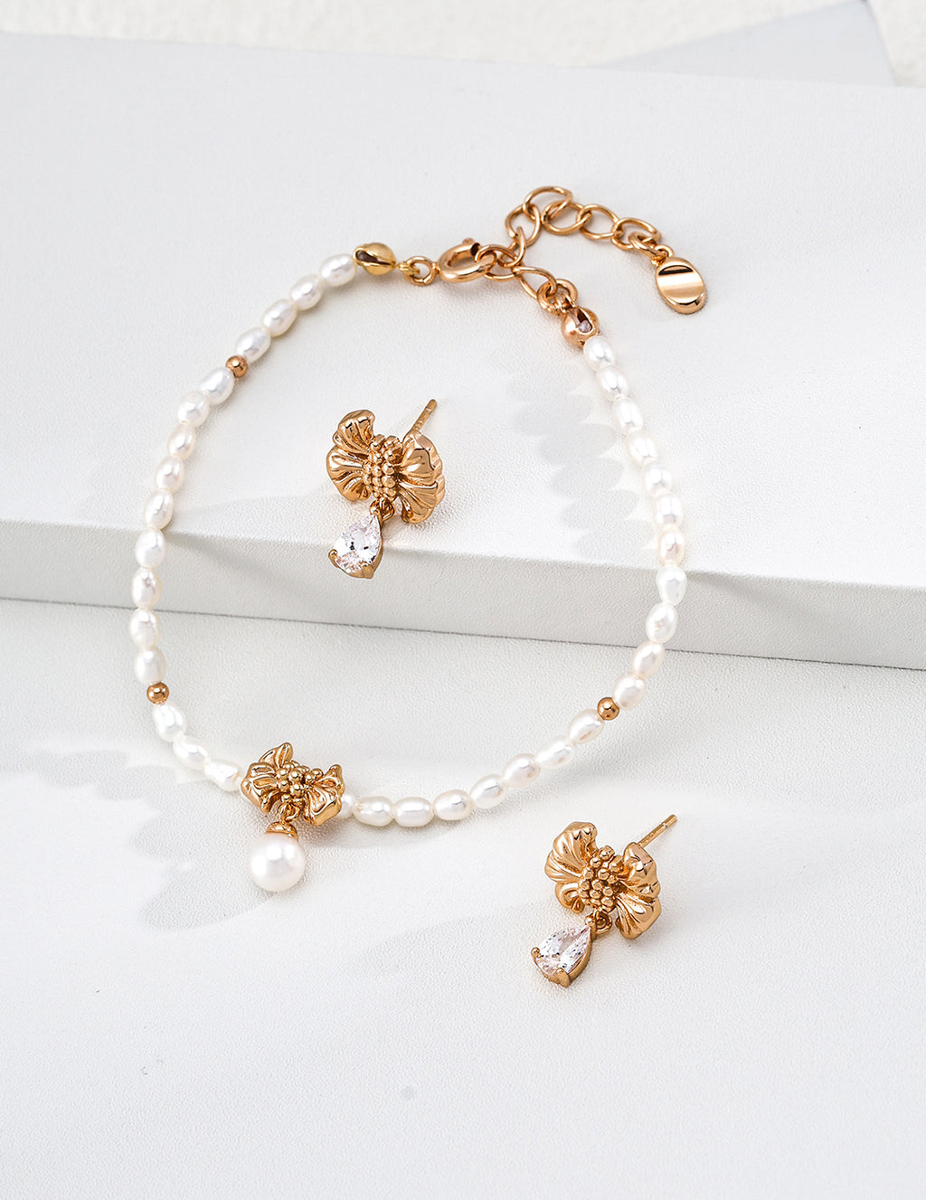 Bow Pearl Bracelet