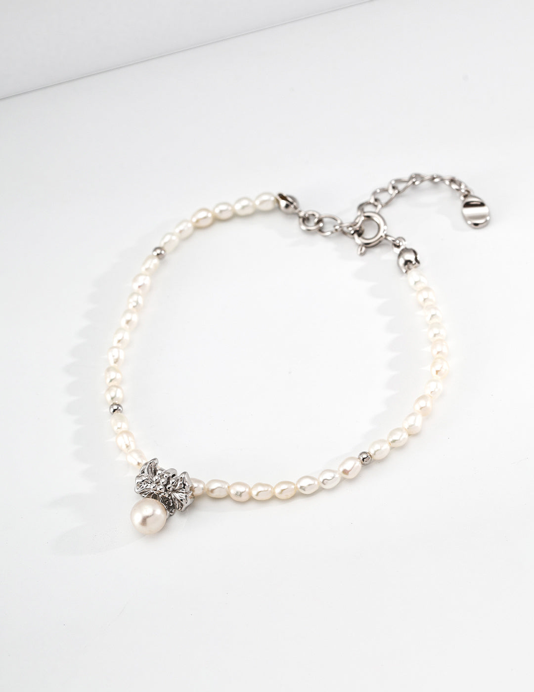 Bow Pearl Bracelet